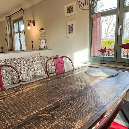 度假居 Reetgedecktes Seelchen By Interhome