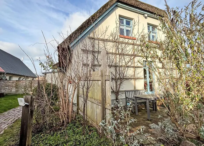 度假居 Reetgedecktes Seelchen By Interhome